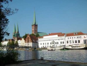 Lübeck: Stadtansicht mit der Trave