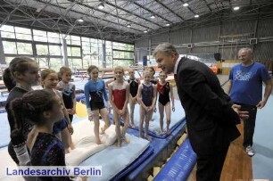 Rundgang des Regierenden Bürgermeisters Klaus Wowereit durch den Bezirk Lichtenberg