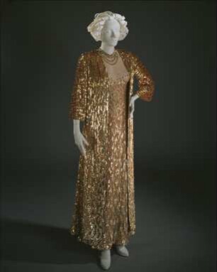 Goldener Mantel, goldenes Kleid und Collier (Archivtitel)