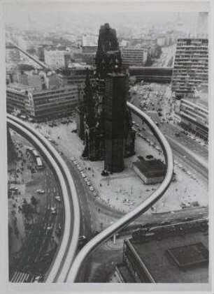 "Rollende Gehsteige", Integrierte Transportsysteme für den Personenverkehr (nicht realisiert) – Ansicht vom Breitscheidplatz. Berlin-Charlottenburg
