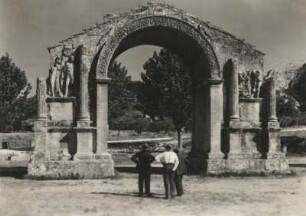 Saint-Rémy-de-Provence. Triumphbogen (um Christi Geburt)