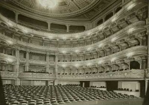 Dresden, Opernhaus : Dresden-Altstadt, Theaterplatz. Semperoper, Inneres. Blick in den Zuschauerraum