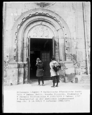 Ehemalige Stiftskirche & Katholische Pfarrkirche Sankt Veit — Südportal