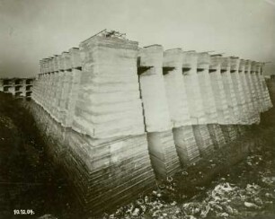 Leipzig, Völkerschlachtdenkmal im Bau, Gründungspfeiler