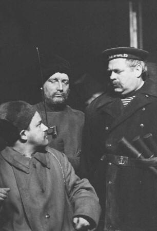 Szenenbilder aus "Der Mann mit dem Gewehr", Schauspiel von Nikolai Pogodin. Deutsches Theater Berlin, 12.10.1962