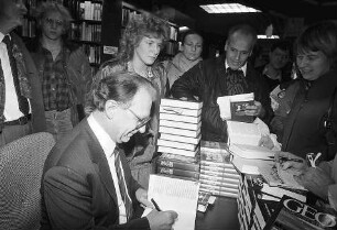 Freiburg im Breisgau: Autogrammstunde von Ministerpräsident Lothar Späth in der Rombach-Buchhandlung