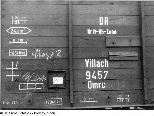 Deutschland. Beschriftung an einem Güterzugwaggon, der in der britisch-US-Besatzungszone eingesetzt ist