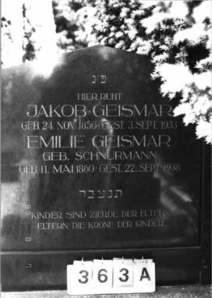Grabstein 363 (Index: 99797235) Material: Granit Zustand: gut Maße HxBxT: 155x104x24 cm Beschreibung: Stele, breiter Sockel, giebelartiger Abschluß: Grabstein 363A