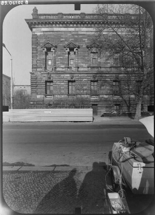 Leipzig-Zentrum, Georgi-Dimitroff-Platz (Simsonplatz) 1. Reichsgericht (1888-1895; L. Hoffmann, P. Dybwad). Seitenansicht (Teilansicht)