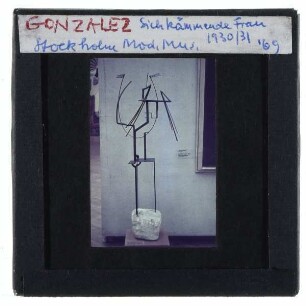 González, Sich kämmende Frau