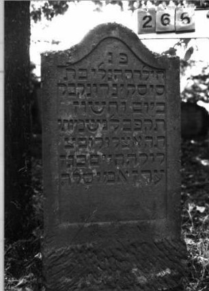 Grabstein 266 (Index: 99795815) Maße HxBxT: 117x57x8 cm Besonderheit: Kindergrab: Grabstein 266