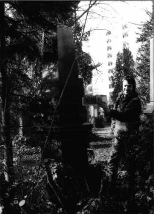 Grabstein 157 (Index: 100093750) Maße HxBxT: 261x57x57 cm Besonderheit: Doppelgrab für Eheleute: Grabstein 157
