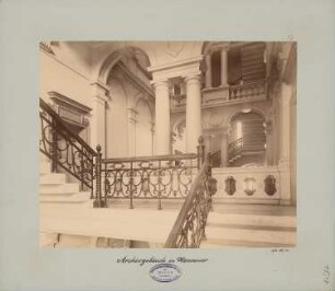 Archiv- und Bibliotheksgebäude, Hannover: Treppenhaus