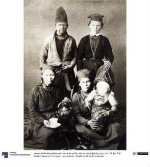 Atelieraufnahme einer Familie aus Hattfjelldal
