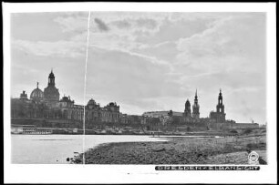 Dresden, Elbansicht auf Altstadt, Blick vom Neustädter Ufer
