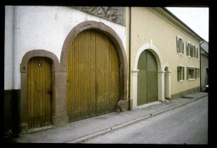 Häuser mit Torbogen in Bischoffingen