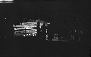 Fahrgastschiff "Berlin" im Karlsruher Rheinhafen.