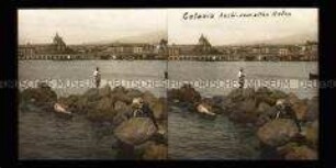 Alter Hafen mit Anglern und Blick auf Catania