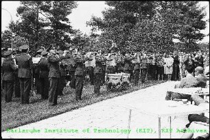 Konzert des Luftwaffen-Musikkorps auf dem Gelände des Kernforschungszentrums Karlsruhe (KfK)