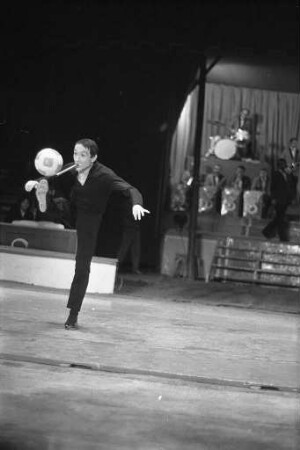 Gastspiel des Zirkus Sarrasani auf dem Karlsruher Messplatz