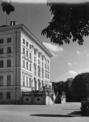 München-Nymphenburg. Schloss Nymphenburg (1664 /1675, 1702/1704, 1715; A. Barelli, G. A. Viscardi, J. Effner). Teilansicht