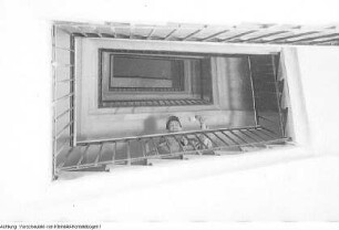 Dresden, Cotta, 34. Bezirksschule, sogenannte Rübezahlschule (ab 1959 34. POS Dresden): Schulgebäude: kriegszerstört, als Ruine und nach dem Wiederaufbau 1950. Im Gebäude wurde die erste Frauendienststelle eingerichtet, April 1950