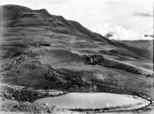 Loma de Pucarita : Berglandschaft mit See und Pferden