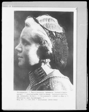 Historische Bekleidung: Frauenschmuck der Bronzezeit (Haarnetz und Halskragen)