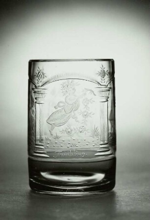 Becher : Becher. Farbloses Glas mit Matt- und Klarschnitt; Höhe 115 mm. Böhmen, um 1500. Dresden: Kunstgewerbemuseum 42274