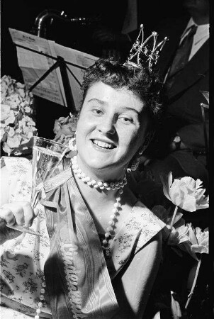 Frühlingsfest des Bürgervereins der Weststadt mit Krönung der Lindenblütenkönigin 1956.