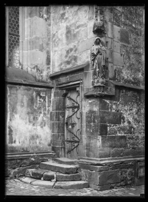 Marienkapelle Madonna (neben Eingangstür)