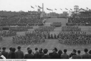 Berlin, Chausseestraße 96, Walter-Ulbricht-Stadion. 1. Deutschlandtreffen der Jugend, Massensportveranstaltung, Pfingsten, 29. Mai 1950