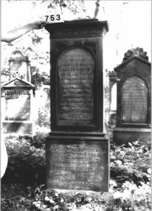 Grabstein 753