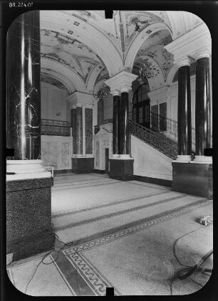 Dresden-Neustadt, Carolaplatz 1. Finanzministerium (1889-1896; O. Wanckel, O. Reichelt). Eingangshalle
