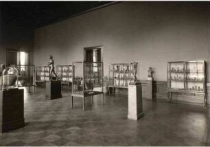 Aufstellung der Antikensammlung im Alten Museum, Antiquarium, Saal 3, Sammlung antike Bronzen