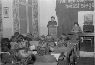 Deutsches Pädagogisches Zentralinstitut (DPZI) : Vortrag eines Dozenten