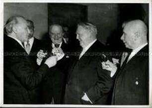 Minister gratulieren zum 78. Geburtstag von Konrad Adenauer