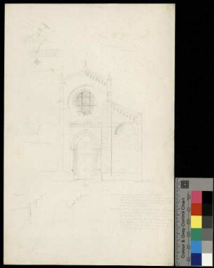 Westfassade einer dreischiffigen romanischen Kirche