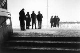 Männergruppe auf der Trabrennbahn (Altersgruppe 18-21)