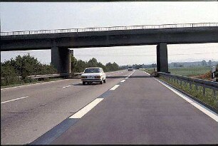 Einfahrt West zu Hauptfahrbahn West (Karlsruhe Richtung Basel): Brücke von Norden