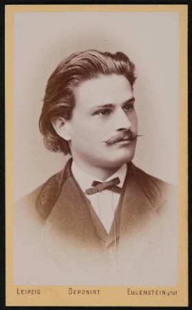Porträt Joseph Schild (1841-1905; Sänger). Albuminabzug auf Karton (Carte-de-visite mit Atelieraufdruck recto und verso)
