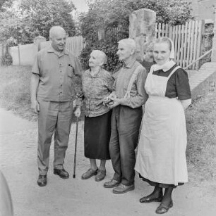 Görlitz - Gruppe : Gruppenaufnahme mit dem Fotografen Kurt Heine (1906-1986)