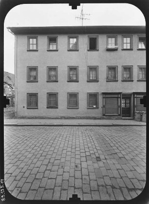 Schmalkalden, Schmiedhof 13. Wohnhaus mit Laden. Straßenfront (Teilansicht)