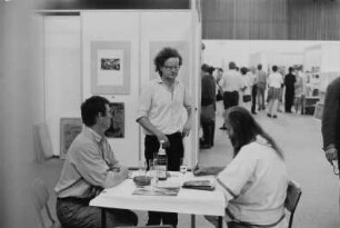 1. Graphikmesse Sachsen. Der Grafiker Jochen Lorenz und der Schriftsteller Bernhard Theilmann