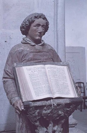 Naumburg. Naumburger Dom St. Peter und Paul, Skulptur eines Diakons mit Bibel