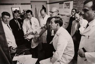 Der Herzchirurg Christiaan Barnard und sein Team