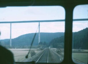 Eyach A-81-Brücke Führerstzand Schienenbus