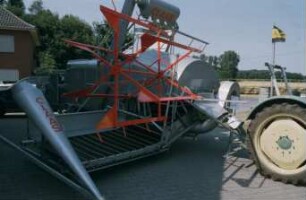 Fotografie: Erntetechnik, Mähdrescher gezogen