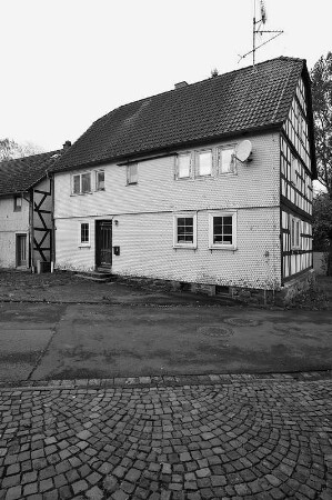 Ehem. Schule (Fachwerkhaus); Grebenhain, Kirchweg 3