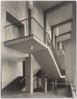 Technische Universität Berlin Elektrotechnische Institute, 2. Bauabschnitt: Treppenhaus Hörsaal